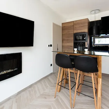 Haven House With Pool And Jacuzzi Kaštela