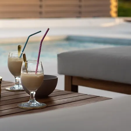 Haven House With Pool And Jacuzzi Βίλα