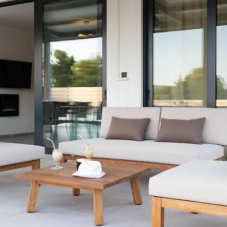 Βίλα Haven House With Pool And Jacuzzi *
