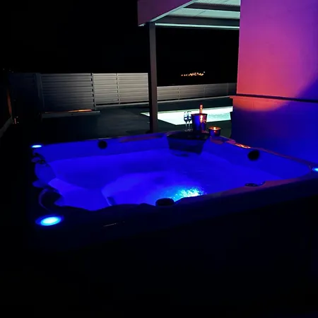 Haven House With Pool And Jacuzzi Kaštela