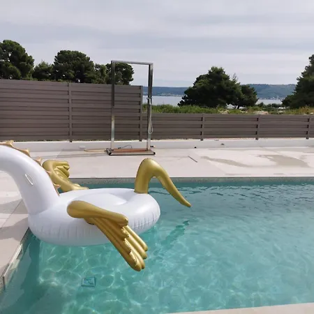 Haven House With Pool And Jacuzzi