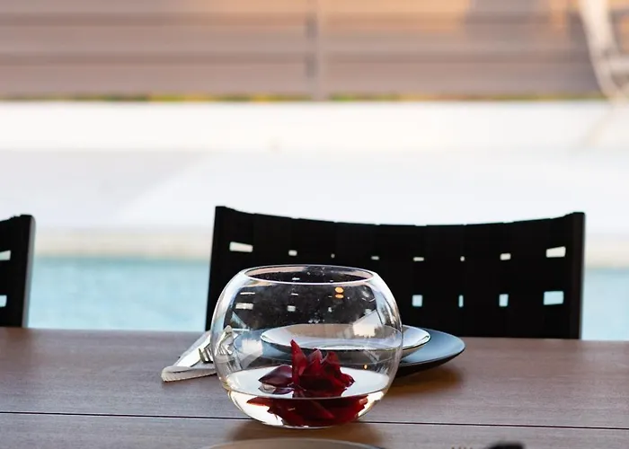 Haven House With Pool And Jacuzzi Villa *