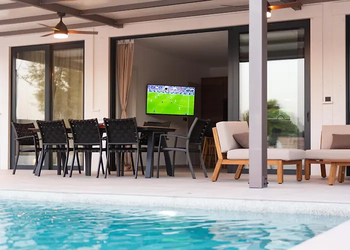 Haven House With Pool And Jacuzzi