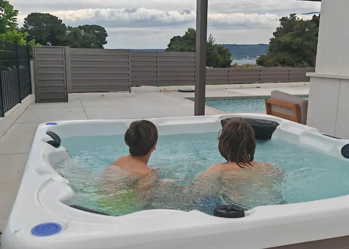 Haven House With Pool And Jacuzzi * Kaštela